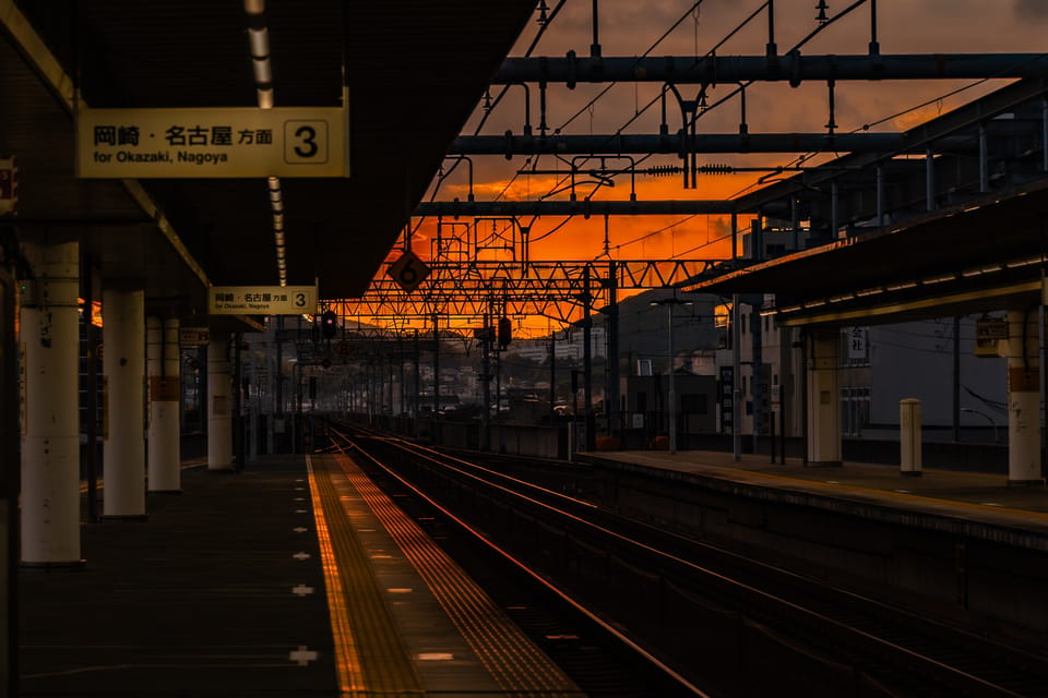 夕暮れのホーム
