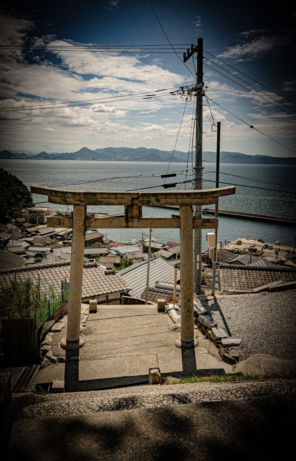 鳥居と瀬戸内海