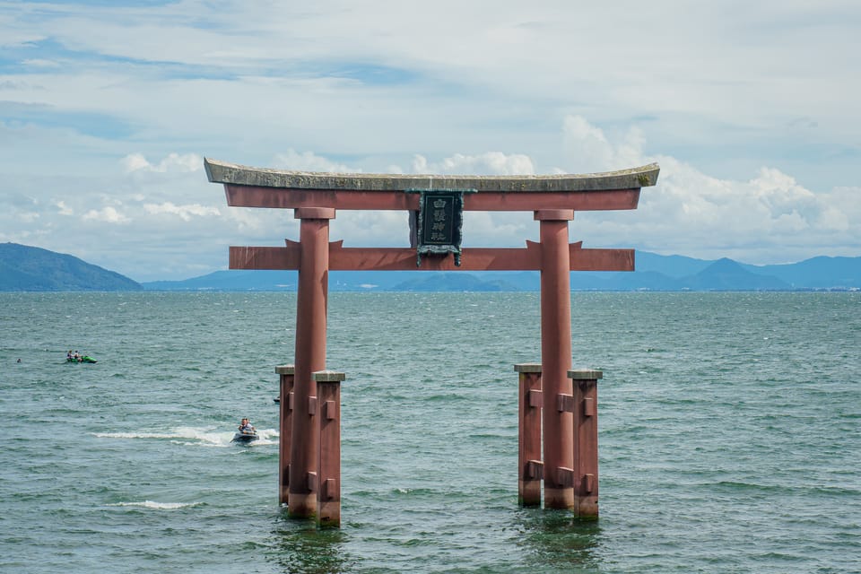 白鬚神社 湖中大鳥居